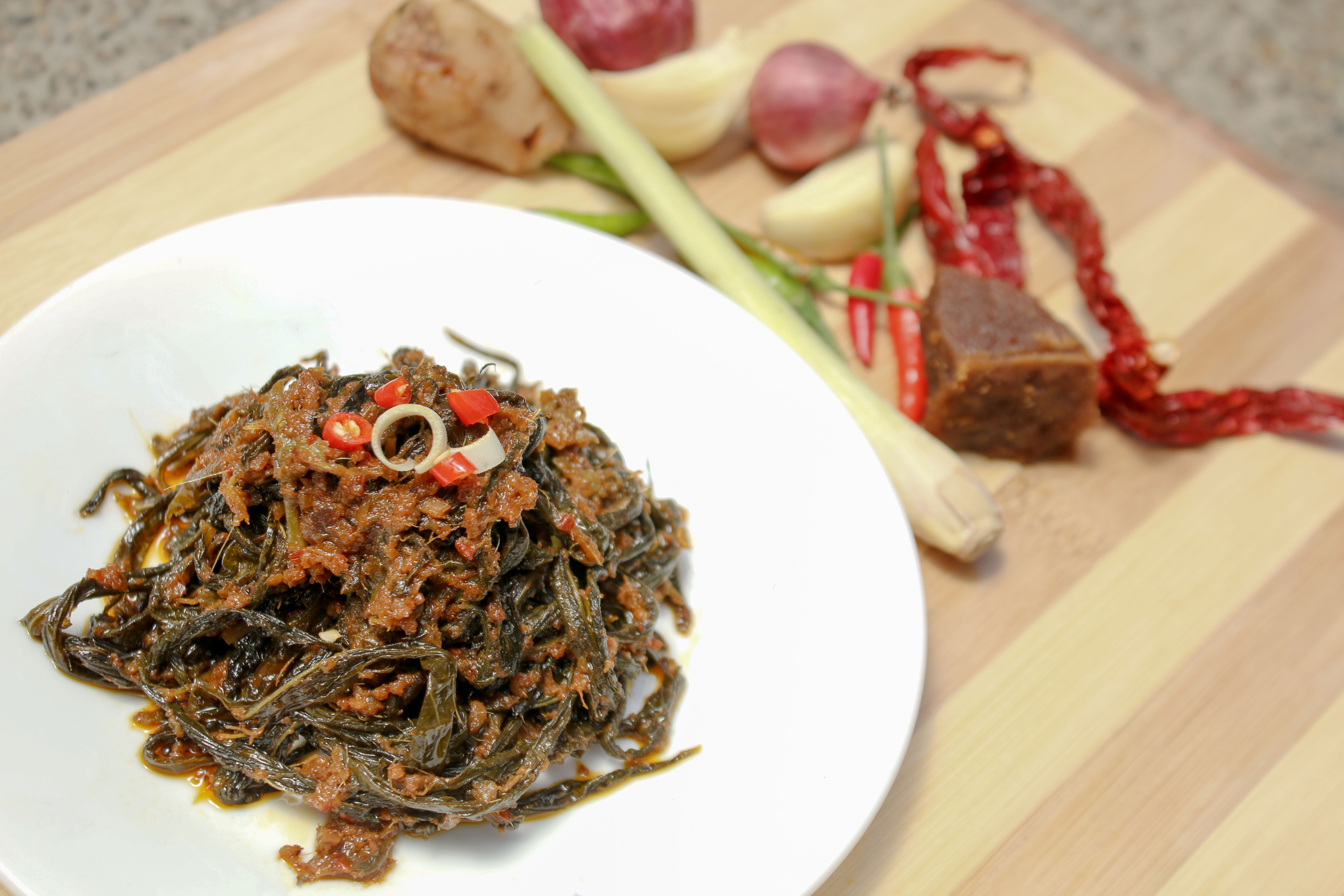 rendang pucuk ubi